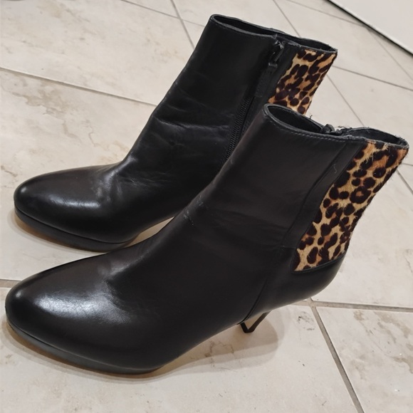 Tahari Serena Black Sleek Leopard Booties Point Toe Zip Up Faux Fur Size 7 - Picture 5 of 15